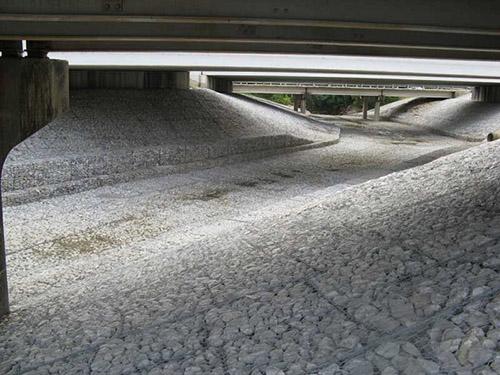 大橋保護用石籠網